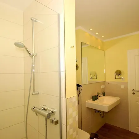 Antje 10 Mit Gratis Sauna- Und Schwimmbadnutzung Im Ahoi Sellin Lägenhet *